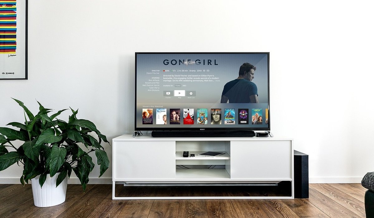 Organising a Cluttered Bookshelf with Style